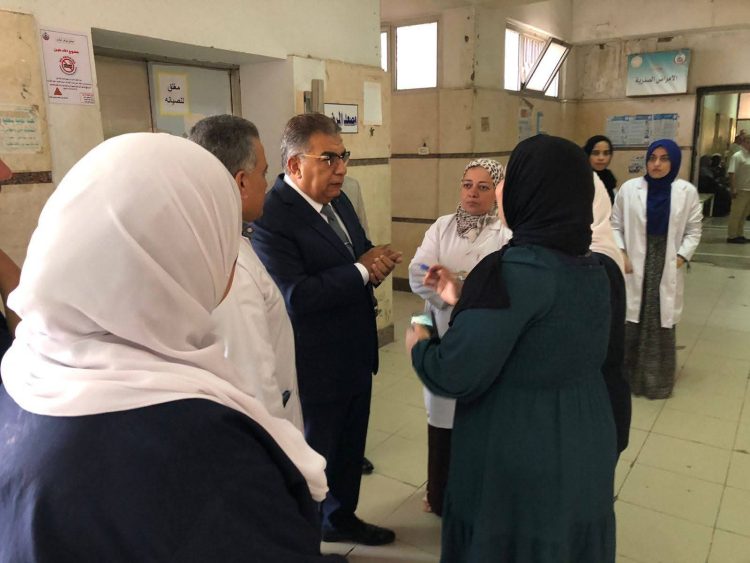 محافظ الدقهلية يفاجئ مستشفى شبراهور ويطمئن على الخدمات الطبية