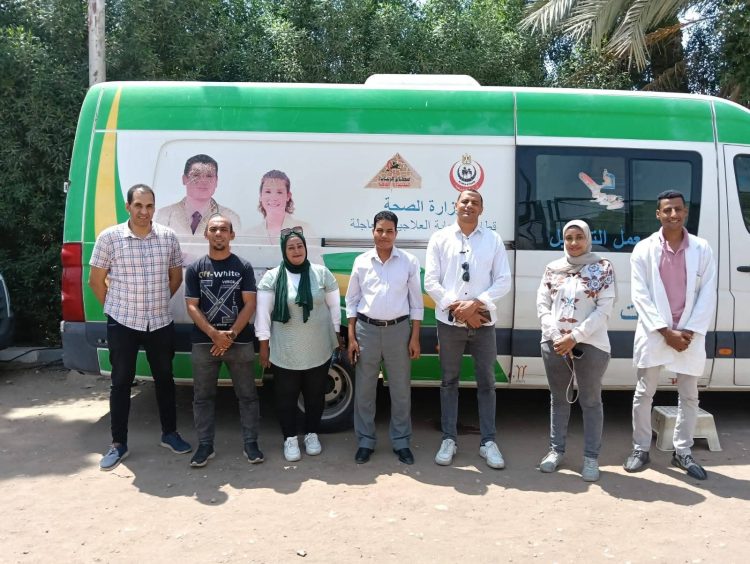 وكيل صحة الأقصر يتفقد القافلة الطبية بمركز شباب الصعايدة