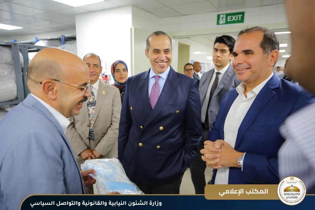 وزير الشئون النيابية يزور مستشفى الناس ويطلع على الخدمات الطبية لغير القادرين بالمجان