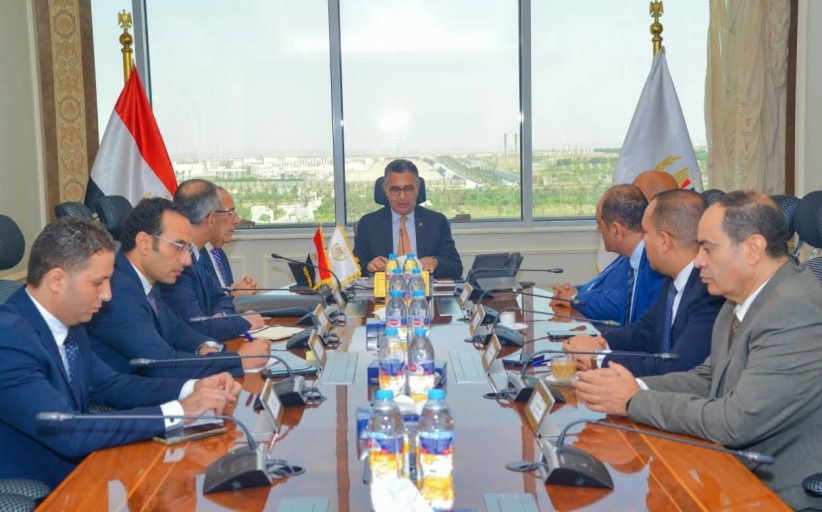 وزير التموين يجتمع مع رئيسي الغرفة التجارية بالقاهرة لإطلاق معارض 