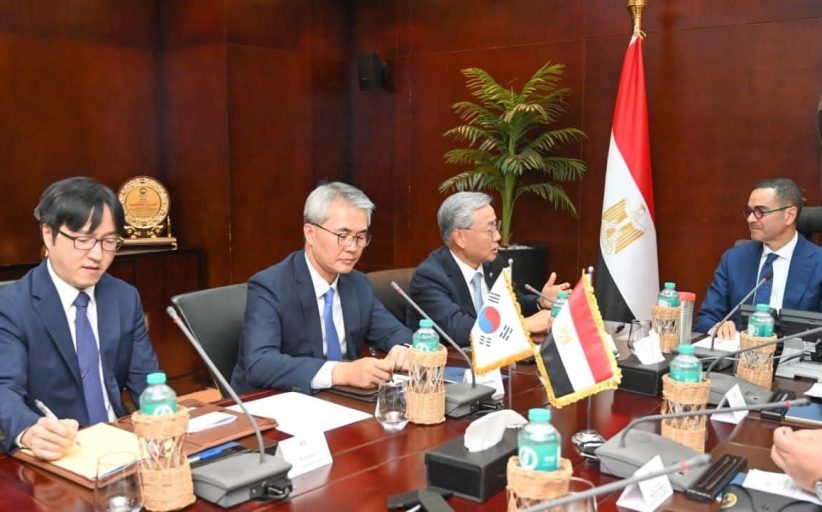 وزير الاستثمار يستقبل سفير دولة كوريا الجنوبية لتعزيز العلاقات الاقتصادية