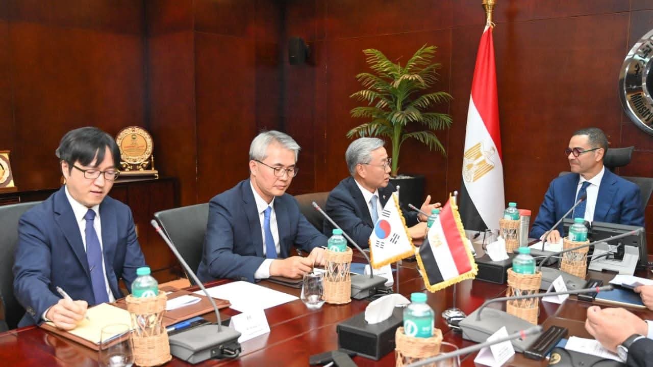 وزير الاستثمار يستقبل سفير دولة كوريا الجنوبية لتعزيز العلاقات الاقتصادية