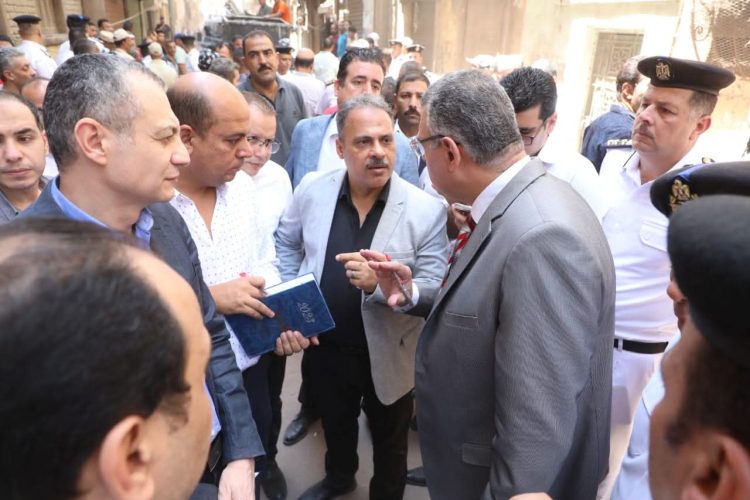 محافظ الشرقية يتابع تداعيات انهيار عقار الزقازيق وإجلاء المصابين