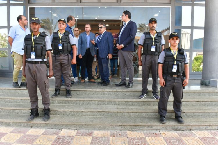 محافظ الدقهلية يتفقد مصانع جمصه ويشدد على الالتزام بالاشتراطات البيئية
