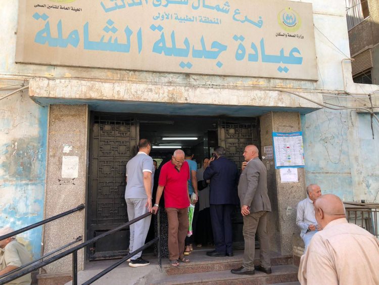 محافظ الدقهلية يفاجئ عيادة جديلة للتأمين الصحي ويشدد على حسن استقبال المرضى