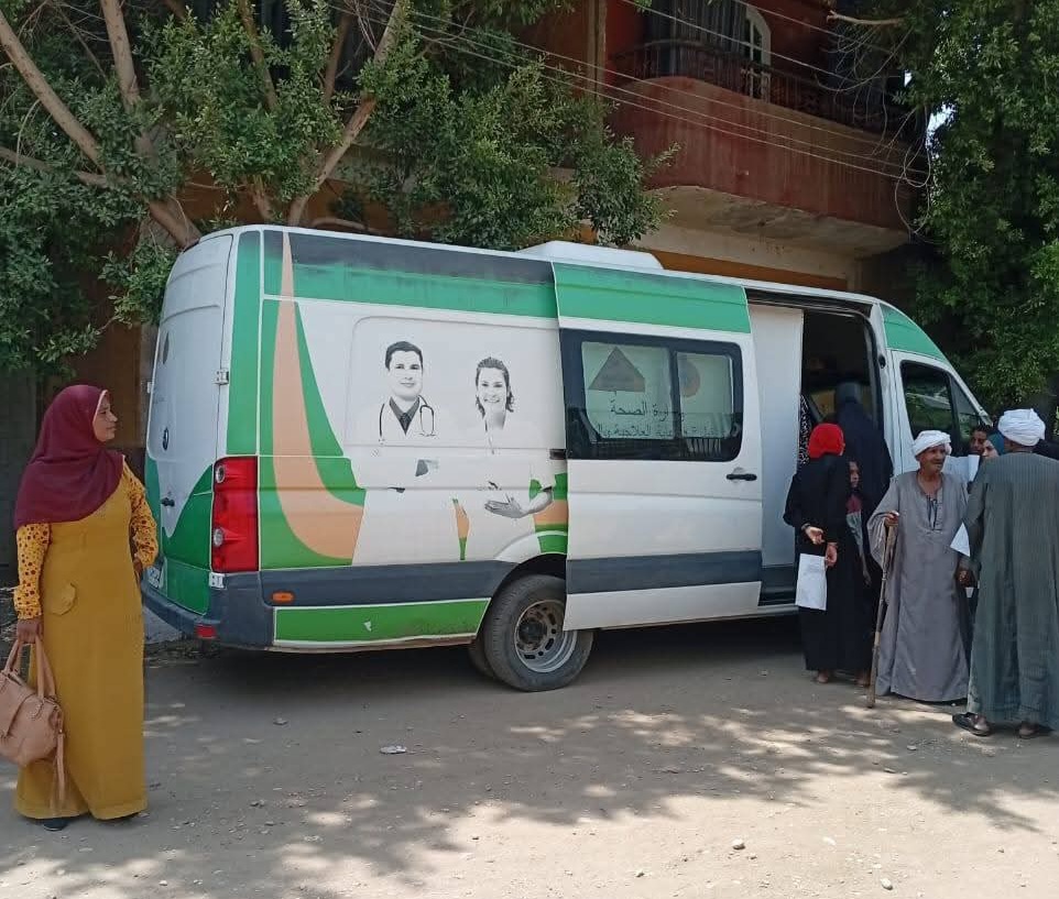 762 مواطنًا يستفيدون من قافلة طبية مجانية بمركز الزينية بالأقصر