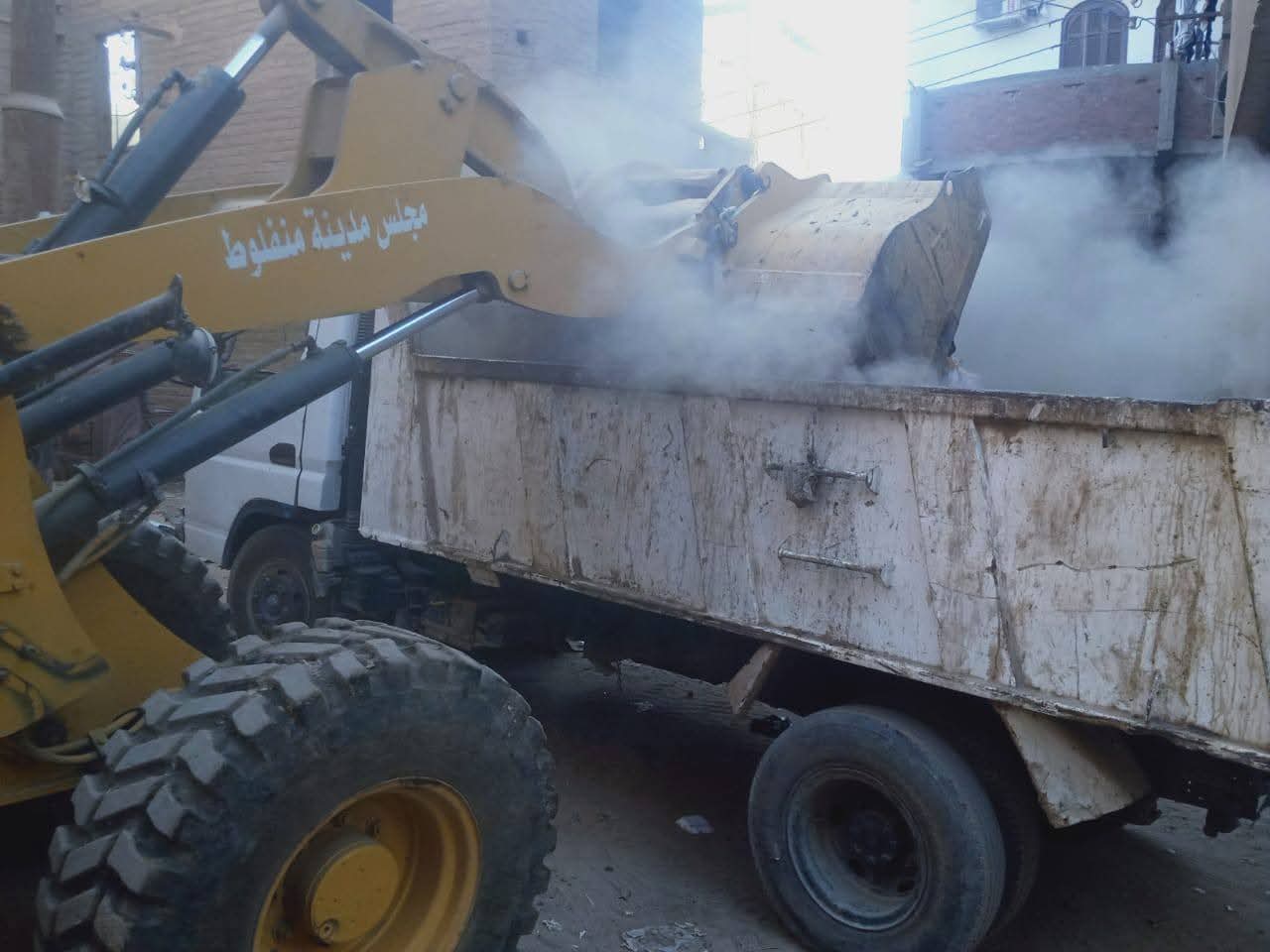 محافظ أسيوط يعلن استمرار حملات إزالة إشغالات الباعة الجائلين والتعديات على الطرق بأبوتيج