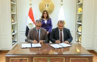 وزيرة التنمية المحلية تشهد مراسم توقيع عقد توريد مجزرين متنقلين لذبح الماشية