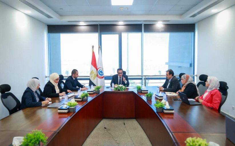 عبدالغفار يناقش مستجدات ملف تكليف أعضاء المهن الصحية ويبحث آليات توزيعهم على المنشآت
