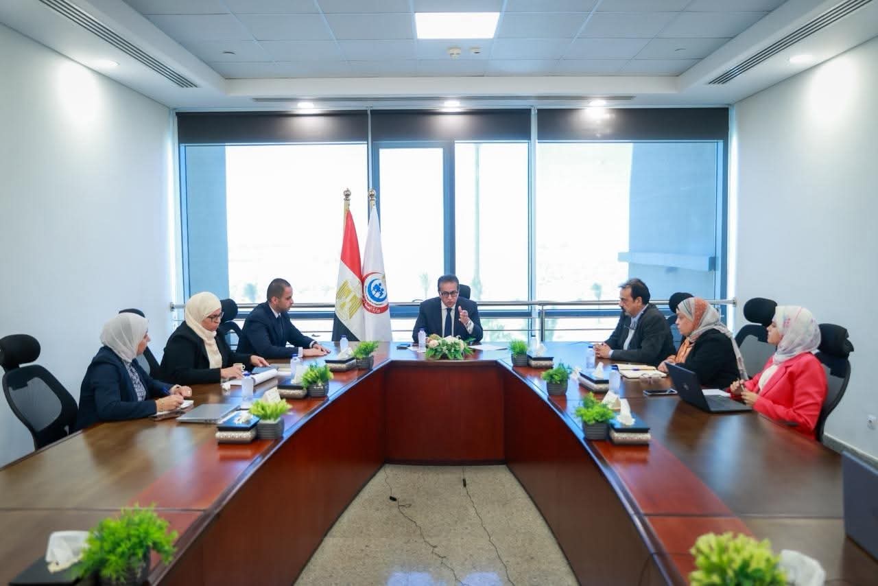 عبدالغفار يناقش مستجدات ملف تكليف أعضاء المهن الصحية ويبحث آليات توزيعهم على المنشآت