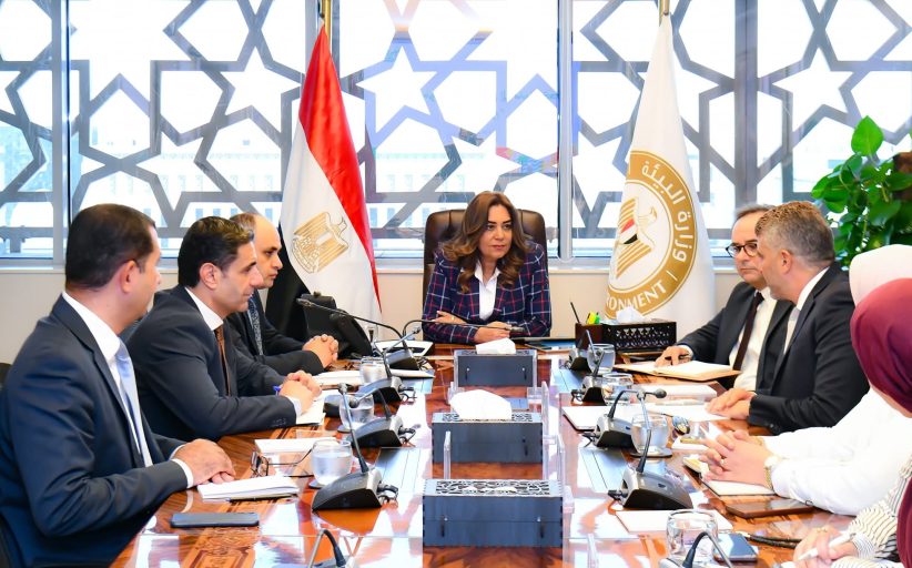 عوض توجه بضرورة العمل على تفعيل مبادرة الحد من الأكياس البلاستيكية