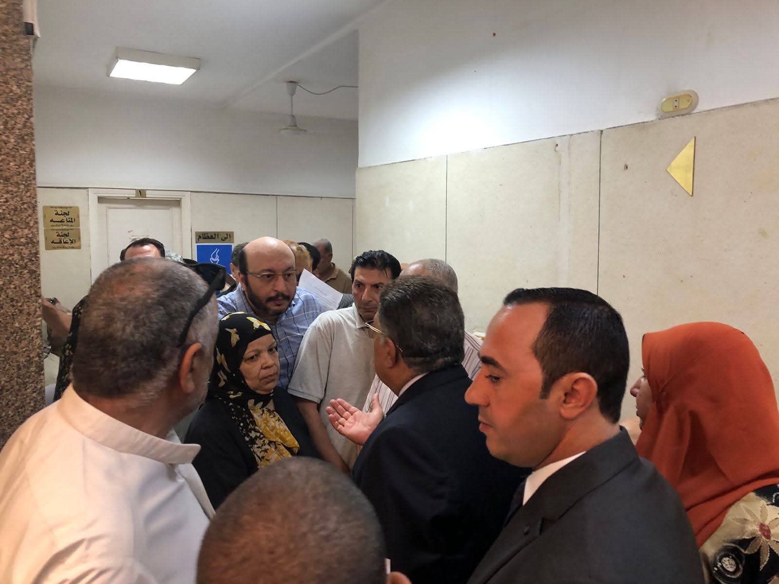 محافظ الدقهلية يجري جولة مفاجئة على عيادات التأمين الصحي
