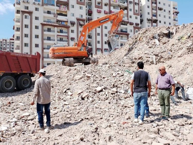 محافظ بورسعيد يوجه برفع الردش بحي المناخ وتحسين البيئة المعيشية