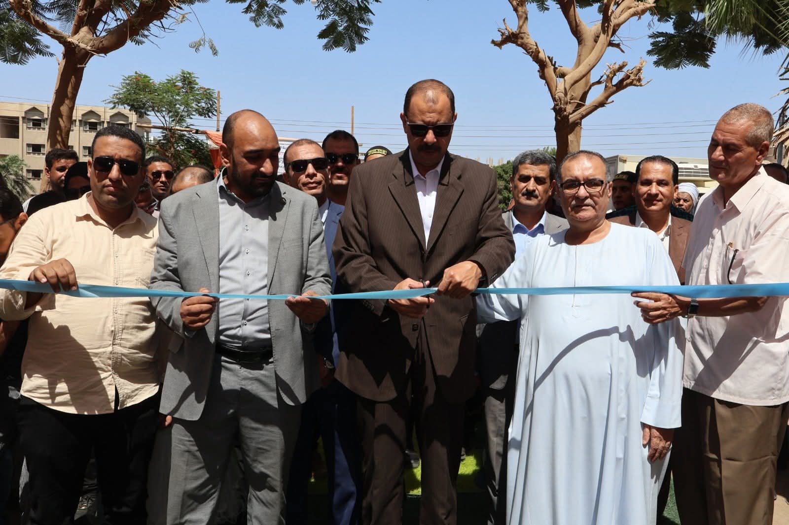 محافظ سوهاج يفتتح سوق اليوم الواحد بالبلينا لتوفير السلع المخفضة للمواطنين