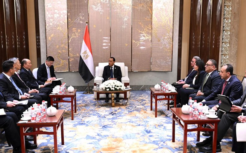 رئيس الوزراء يلتقي رئيس شركة CNCEC الصينية للبتروكيماويات