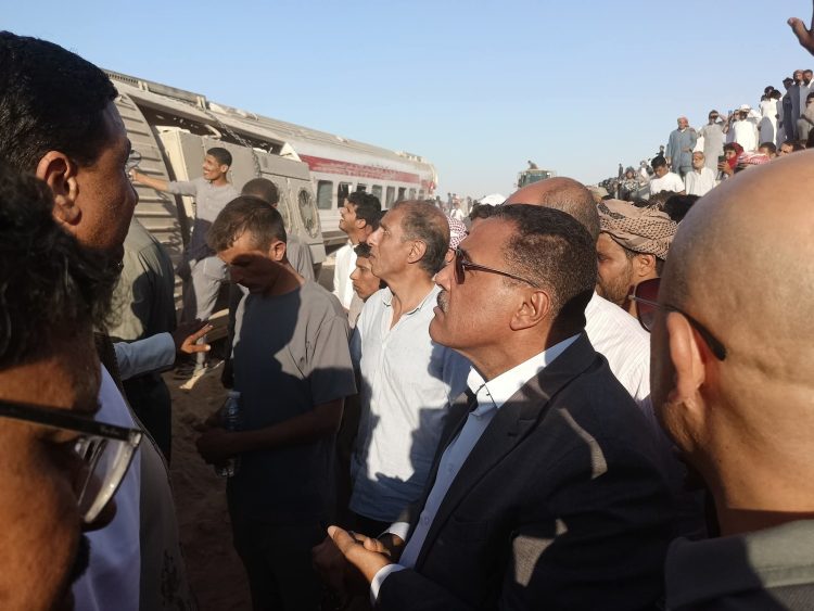 محافظ مطروح يتابع حادث انقلاب قطار الضبعة ويوجه بإنقاذ المصابين