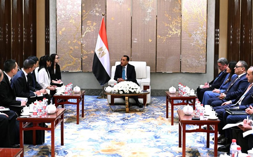 مدبولي يلتقي رئيس شركة جيانغسو فينغهاي لتطوير تحلية مياه البحر والطاقة الجديدة