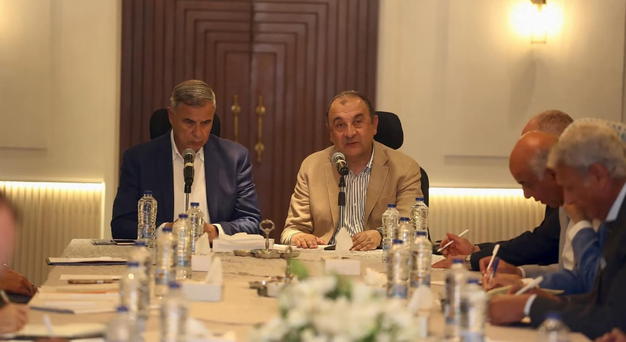 وزير قطاع الأعمال يبحث مع ومحافظ الإسكندرية تعزيز التعاون في الاستثمار السياحي والفندقي