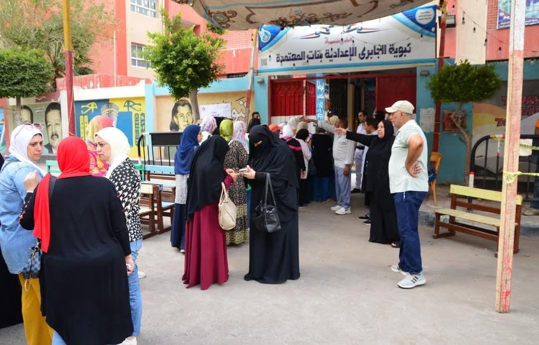 رئيس مدينة بورفؤاد يتابع انتظام التصويت في اليوم الأول لانتخابات مجلس الشيوخ 2025