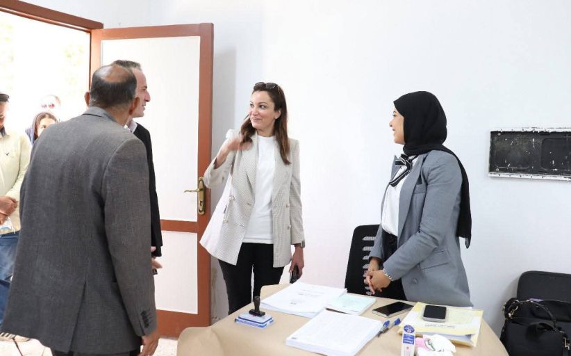 محافظ الجيزة يكلف القيادات بالتواجد الميداني ونائبته تتابع انتظام العملية الانتخابية بالأحياء