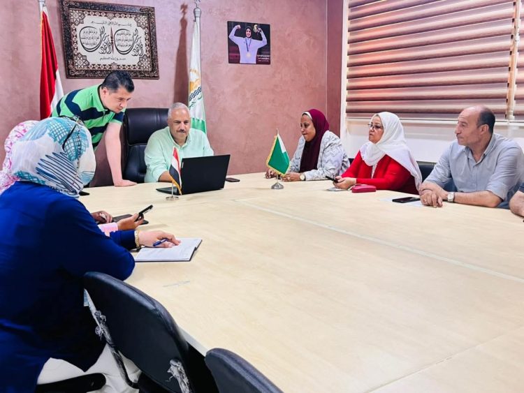 وكيل وزارة الشباب بالجيزة يتابع سير انتخابات مجلس الشيوخ عبر غرفة العمليات