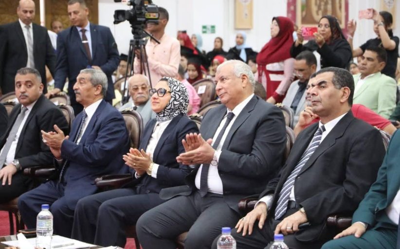 الوادي الجديد تكرم أوائل الشهادات وتمنحهم رحلات عمرة وهدايا