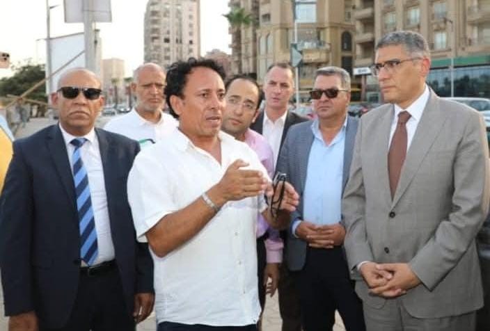 محافظ الجيزة يتفقد موقع حفر كابلات الكهرباء لدعم محطة مياه جزيرة الدهب