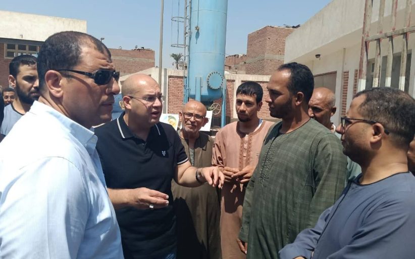 نائب محافظ الجيزة يتابع مشروعات الصرف ويستمع لمطالب الأهالي