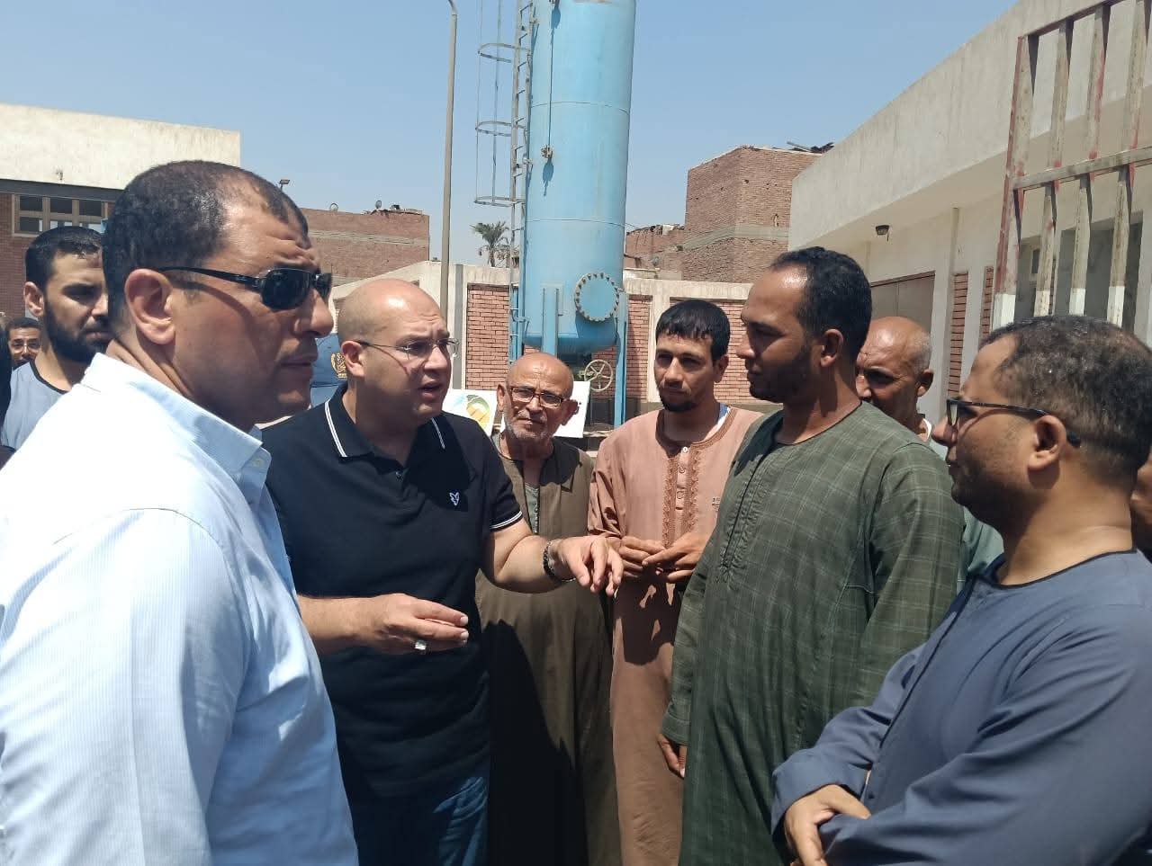 نائب محافظ الجيزة يتابع مشروعات الصرف ويستمع لمطالب الأهالي
