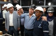 وزير الصناعة والنقل يتفقد مصانع متخصصة في درفلة وجلفنة وطلاء ألواح الصلب المسطح بالعاشر