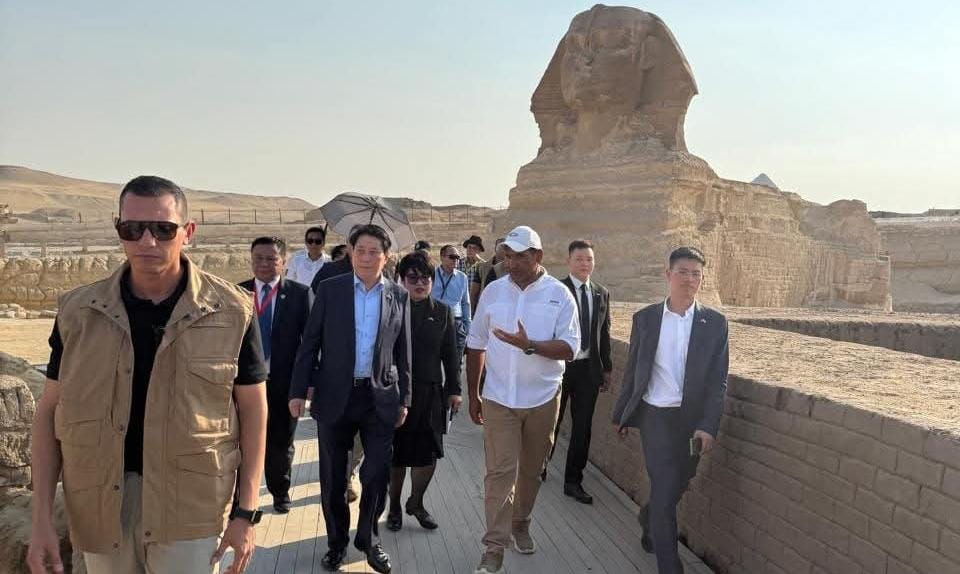 رئيس جمهورية فيتنام الاشتراكية يزور المتحف المصري الكبير وأهرامات الجيزة