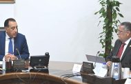 رئيس الوزراء يتابع مع 