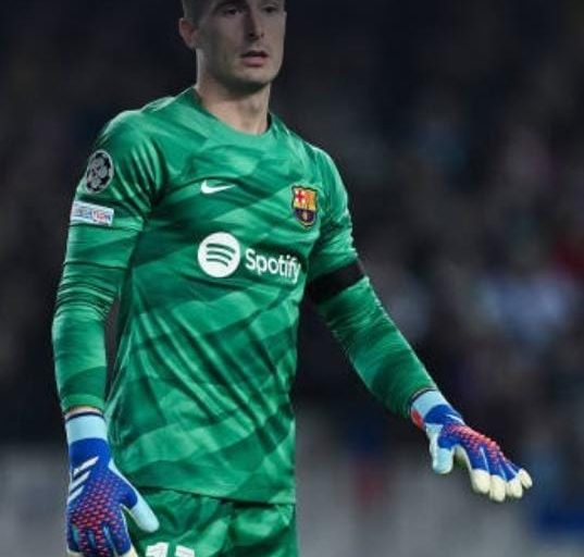 كومو الإيطالي يطلب التعاقد مع حارس برشلونة