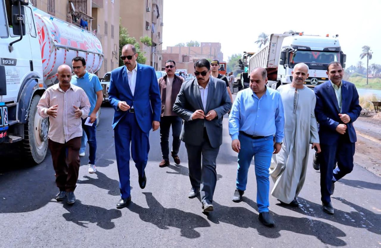 محافظ سوهاج يتفقد أعمال الرصف والتطوير بالمنشاة