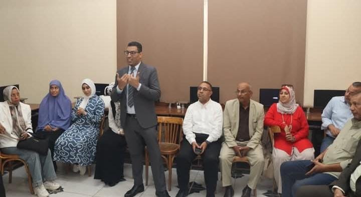 نائب محافظ بني سويف يتابع مقابلات المرشحين لبرنامج إعداد المدربين 