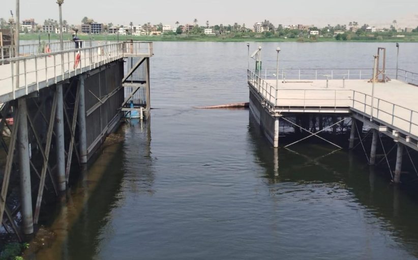 البيئة توجه بسرعة إحتواء البقعة الزيتية التى ظهرت بنهر النيل بالأقصر