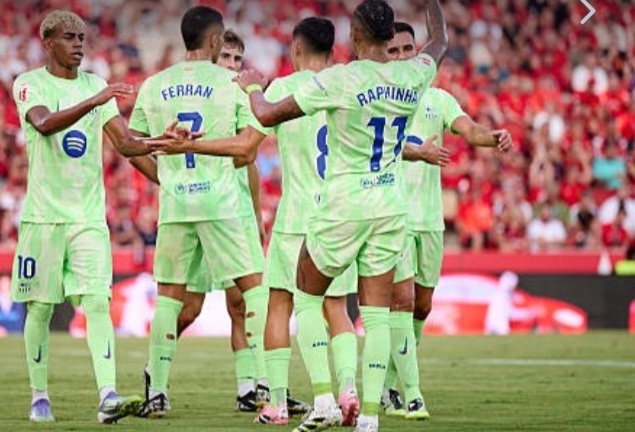 برشلونة يتعثر أمام ليفانتي بهدفين في نهاية الشوط الأول 