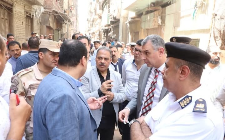 محافظ الشرقية يتابع ميدانيًا تداعيات انهيار عقار بشار مولد النبي بالزقازيق