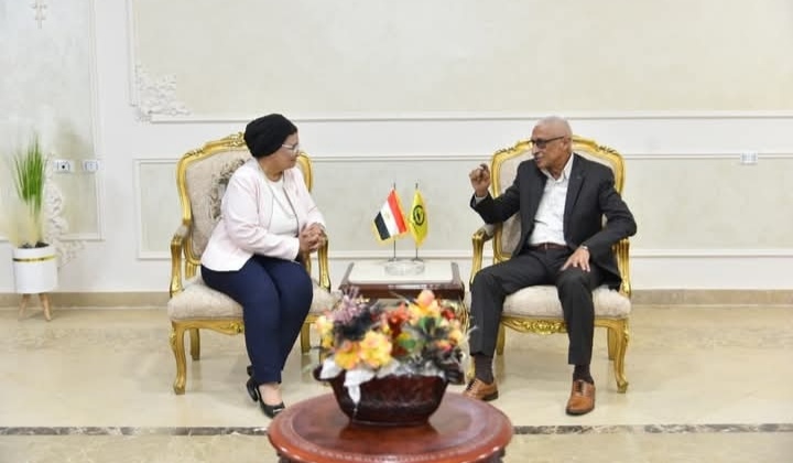نائب وزير الصحة يبحث مع محافظ شمال سيناء آليات تنفيذ الخطة العاجلة للسكان والتنمية 2025-2027