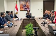 نائب وزير الإسكان يناقش الاستفادة القصوي من إنتاج مجمع محطات تحلية مياه البحر