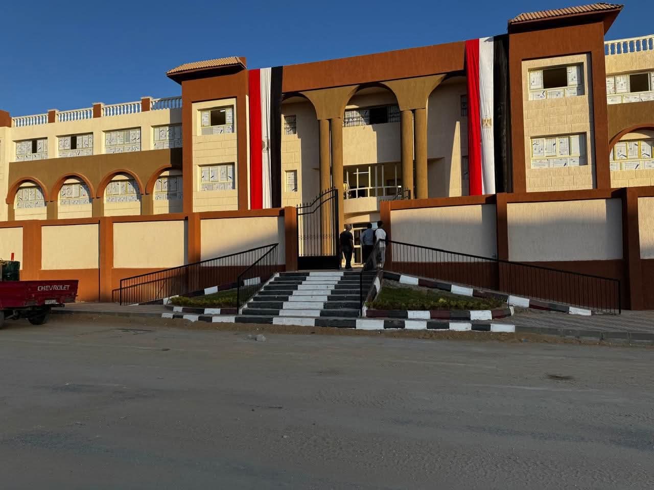 وزير الإسكان يعلن تسليم أول مدرسة تجريبي بأكتوبر الجديدة
