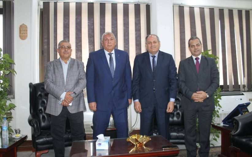 محافظ الوادي الجديد يلتقي رئيس مركز البحوث الزراعية 