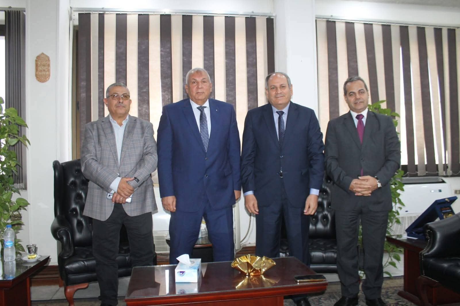 محافظ الوادي الجديد يلتقي رئيس مركز البحوث الزراعية 
