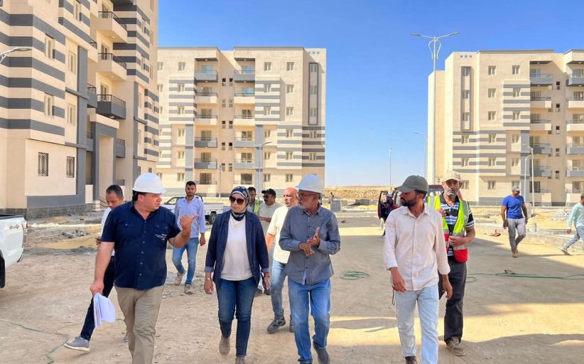 وزير الإسكان يتابع سير العمل بالمشروعات الخدمية والبنية الأساسية بمدينة السويس الجديدة