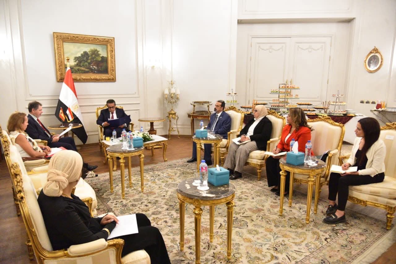 وزير الصحة يبحث مع سفير إسبانيا بمصر سبل تعزيز التعاون في القطاع الصحي