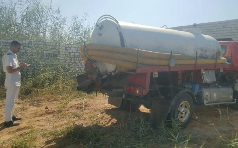 محافظ أسيوط يوجه بتكثيف الحملات لضبط إلقاء مخلفات الصرف الصحي