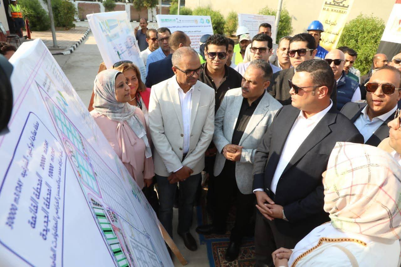 وزير الإسكان يتفقدان محطة معالجةصرف صحي أبوكبير بالشرقية