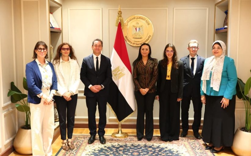 وزيرة التضامن الاجتماعي تلتقي السفير الفرنسي بالقاهرة
