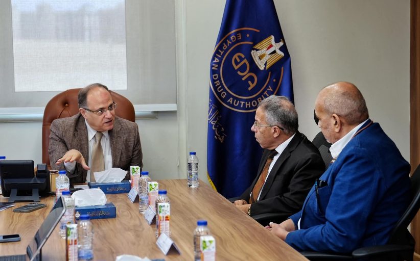 رئيس هيئة الدواء يبحث مع ممثلي جهاز الدمغة الطبية سبل دعم الصناعة الوطنية