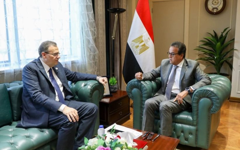 وزير الصحة والسكان يستقبل رئيس الجهاز المركزي للتنظيم والإدارة لتعزيز التعاون